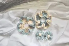 お花のシュシュとお花のゴムのセット　ブルー