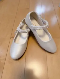 (23センチ) ホワイト パール付き　フォーマルシューズ