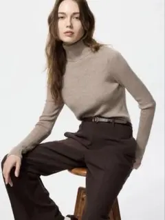 UNIQLO エクストラファインメリノリブタートルネックセーター　M ベージュ