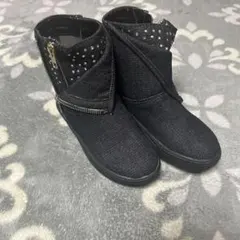 Pisila 黒いスタッズ付きブーツ