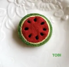 羊毛フェルト ハンドメイド スイカ ブローチ - メルカリ