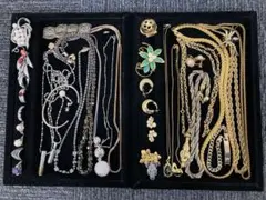 メッキアクセサリー　ジュエリーセット ネックレス、リング、ブローチまとめて