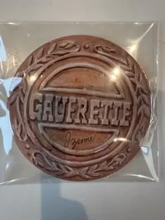 GAUERETTE ピンバッジ Izumiサイン入り