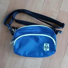 CHUMSショルダーバッグ フロントポケット付き