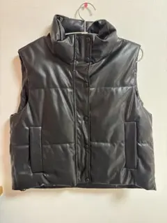 合成皮革 ノーカラーダウンベスト ブラック