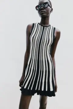 ZARA - ●新品タグ付き● ZARA ニットワンピース S ZARA ストライプ柄ショートニットワンピース S ホワイト/ブラック