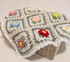 立体花かぎ針編みマルチカバー　 グラニースクエア　モチーフ花