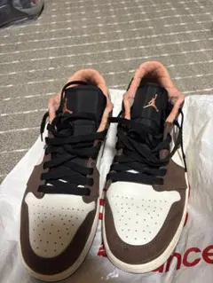 Item thumbnail for item 8b9e230f-8351-458e-bd60-b5040353751e