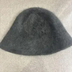 黒いファーバケットハット