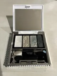 【新品】ESPRIQUE アイシャドウパレット グリーンシルバー系❣️のサムネイル