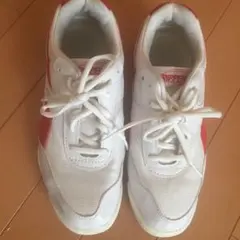 スニーカー