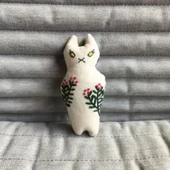 ネコのブローチ　ハンドメイド