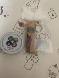 矢沢あい展　ピンバッジ&アクリルキーホルダー Amazon.co.jp: 矢沢あい展ヤスキーホルダーピンバッジ2種セット