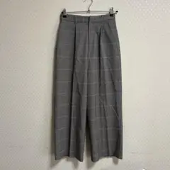グレー ワイドパンツ