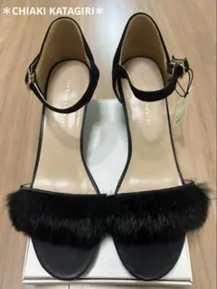 更にお値下げ！【未使用品】ファー付ブラックストラップサンダル／24〜24.5cm