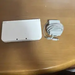 ホワイト New 3DS LL 本体 充電器付きジャンク品です