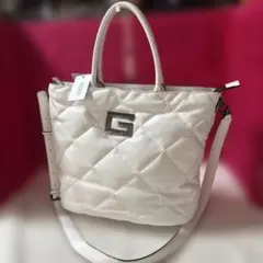 GUESSホワイト キルティング ショルダーバッグ QW758023