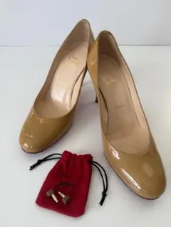 美品　Christian Louboutin ベージュパンプス