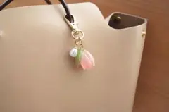 すずらんのバッグチャーム ― 春を連れて歩く一輪