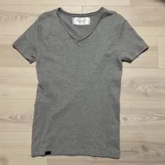 AKM グレー Tシャツ Sサイズ Vネックのサムネイル