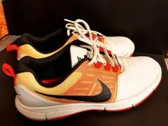NIKE ゴルフシューズ ホワイト オレンジ　スパイクレスのサムネイル