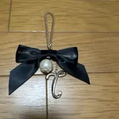 メゾンドフルール　イニシャルチャーム　T
