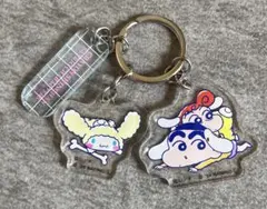 サンリオ　シナモロール クレヨンしんちゃん　アクリルキーホルダー　シナモン