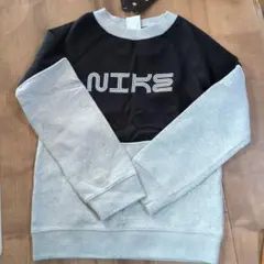 ナイキ　トレーナー