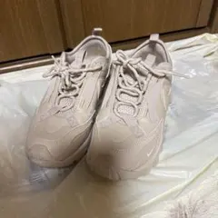 Nike ベージュ スニーカー