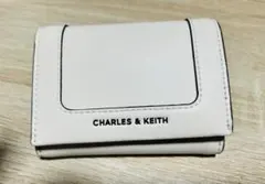 値下げ！CHARLES & KEITH 二つ折り財布 アイボリー