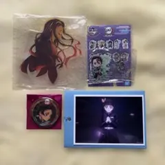 鬼滅の刃 竈門炭治郎 竈門禰豆子 栗花落カナヲ 缶バッジ アクスタ 4点セット