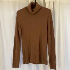 GU ブラウン タートルネック
