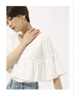 AZUL BY MOUSSY アズール 2WAYフリル半袖プルオーバー ホワイト