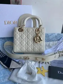 【実写画像】 ホワイト キルティング ショルダーバッグ