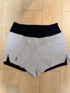 On ランニングショーツ インナータイツ ライトグレー