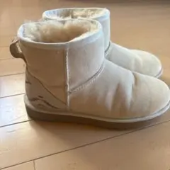 UGG 白　ショートブーツ　美品　24センチ