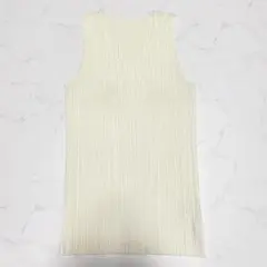 PLEATS PLEASE ノースリーブ ハイネック オフホワイト サイズ3 - メルカリ