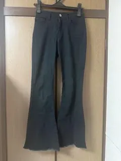 ブラック フレアデニムパンツ カットオフのサムネイル