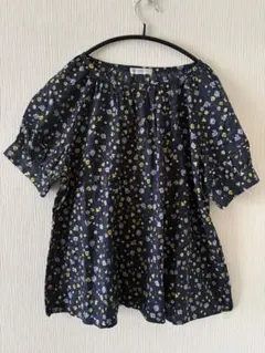 AFTERNOONTEA WORD ROBE フラワープリントブラウス　ネイビーのサムネイル