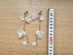 花びら　大ぶり　イヤリング　結婚式