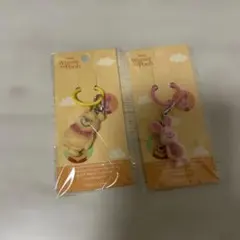 ディズニーフロッキーチャーム　プーさん　ピグレット　めじるしアクセサリー