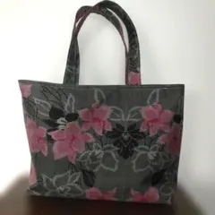 大島紬リメイク、黒とピンクの花柄トートバッグ