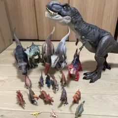 マテル 恐竜フィギュア 8体セット＋バッグ - メルカリ
