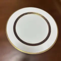 ROYALDOULTON製の円形皿 金縁 青い模様