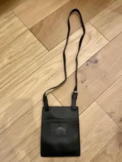 A.P.C. ブラックレザー サコッシュ