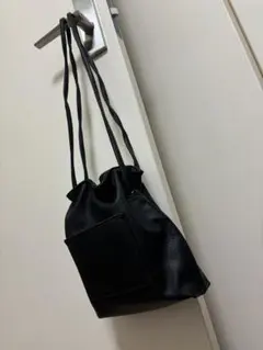 アズールバイマウジー　美品　巾着バッグ　黒　レザー