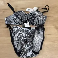 エメフィール　　廃盤商品 ペイズリー柄ブラジャー・ショーツセット B75