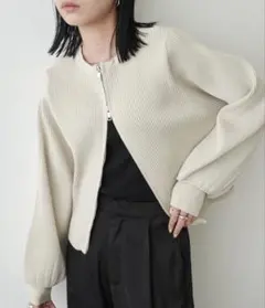 アイボリー ノーカラージャケット バルーンスリーブのサムネイル