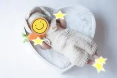 ウサギの耳付きニットオーバーオール/にんじん編みぐるみ付き