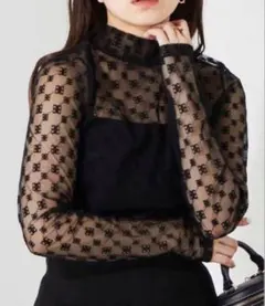 Chico モノグラムフロッキーハイネックシアーT